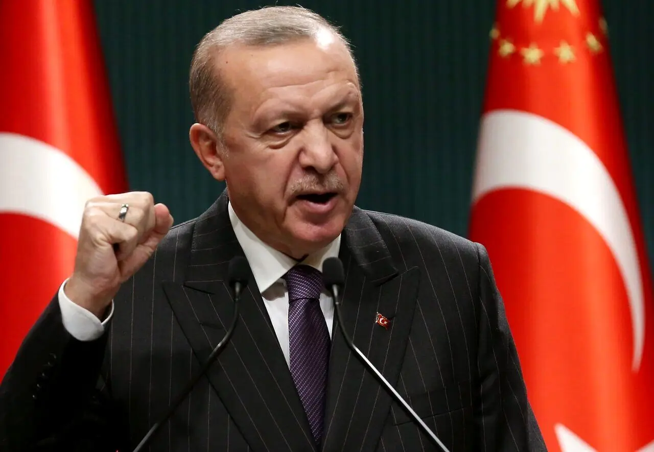 تصویری جنجالی از حضور پسر اردوغان در مسجد اموی دمشق + عکس
