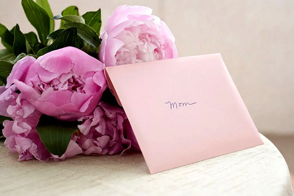 روز مادر ۱۴۰۴ چندمه؟/ روز زن و روز مادر چه تاریخی است ؟ 