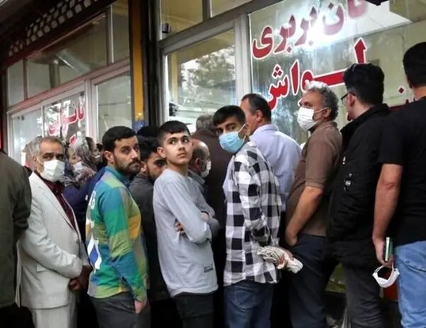 نان در سیستان کمیاب شد / هجوم خانوادگی برای خرید نان با کارت ملی