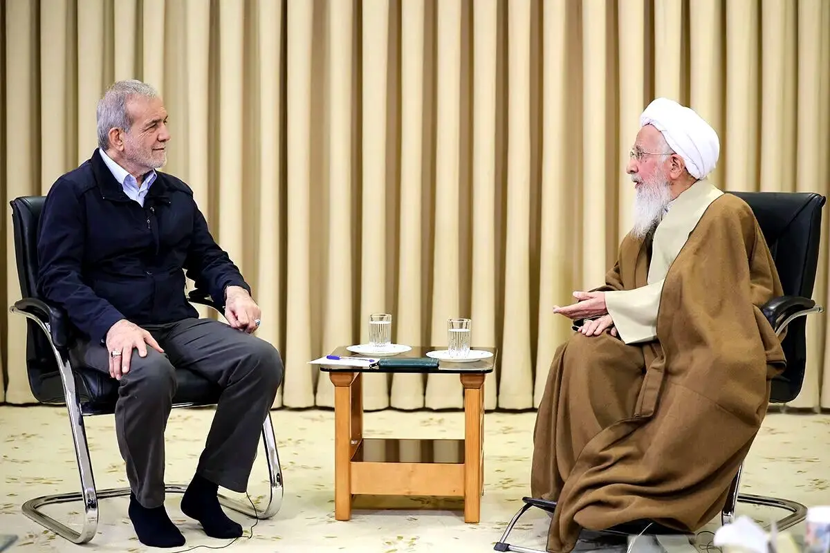 اطلاعیه دفتر آیت‌الله جوادی آملی درباره جنجال دست دادن با پزشکیان
