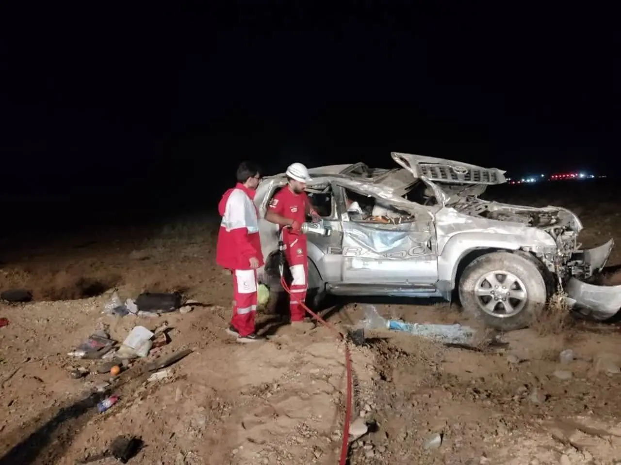 سقوط مرگبار خودرو ساینا از روی پل در سمنان