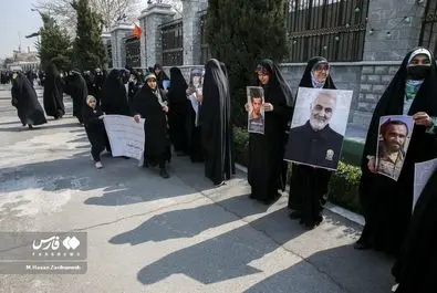 تجمع برخی زنان مقابل مجلس در اعتراض به وضعیت حجاب