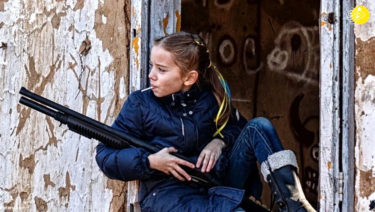 داستان عکس دختر اسلحه بدست  با آبنبات چوبی 