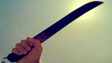 دوست یک دزد با قمه، دو مرد را کشت و گریخت!