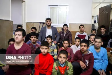 حسن یزدانی در آسایشگاه معلولین ذهنی شهید بهشتی مشهد