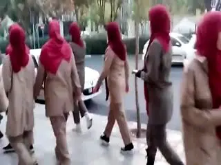 ماجرای  رژه زنان  با لباس مجاهدین خلق در خیابان های تهران! /فیلم
