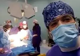 حضور جنجالی وزیر بهداشت و خبرنگار صداوسیما در اتاق زایمان 