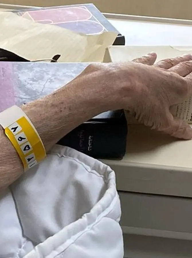 حال شاعر معروف ایرانی خراب است!