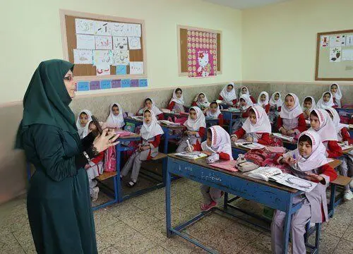 همترازی معلمان با اساتید دانشگاه‌ها باید اجرا می شد |  اصلاحات رتبه‌بندی معلمان دقیق انجام نشد
​