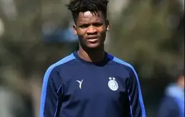 ستاره استقلال در چند سانتی‌متری پرسپولیس!

