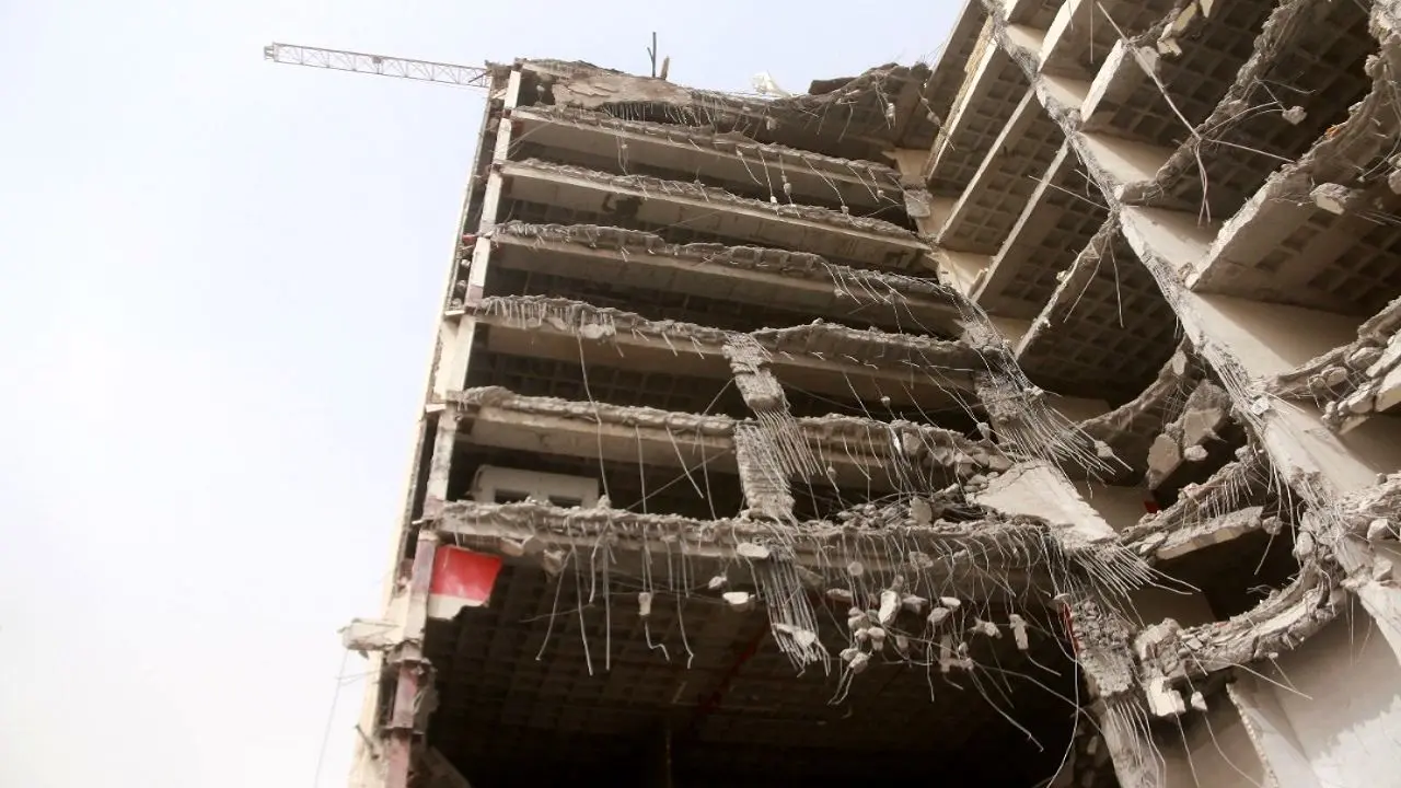 آبادان در سالگرد متروپل |  آبادانی‌ها همچنان منتظر اجرای حکم مقصران متروپل