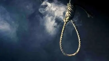 سلفی خانواده مقتول معلم زن و فرزندانش با قاتل هنگام اجرای حکم اعدام + عکس