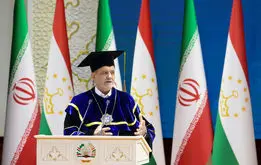 تیپ متفاوت پزشکیان در دانشگاه علوم پزشکی تاجیکستان +عکس