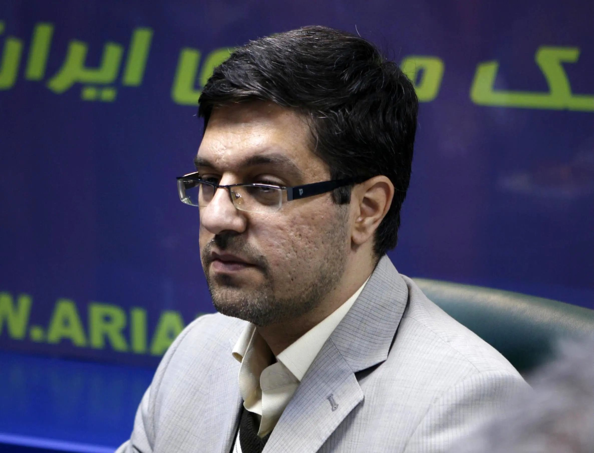 آرام بانک مرکزی آمد