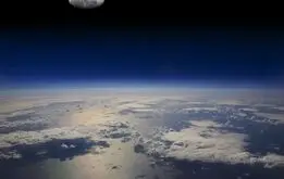 کشف یک غار زیرزمینی عجیب در ماه! +عکس