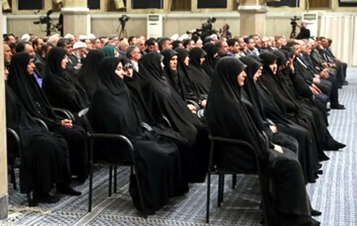 پوشش متفاوت  نماینده زن مجلس در دیدار امروز با رهبر انقلاب + عکس


