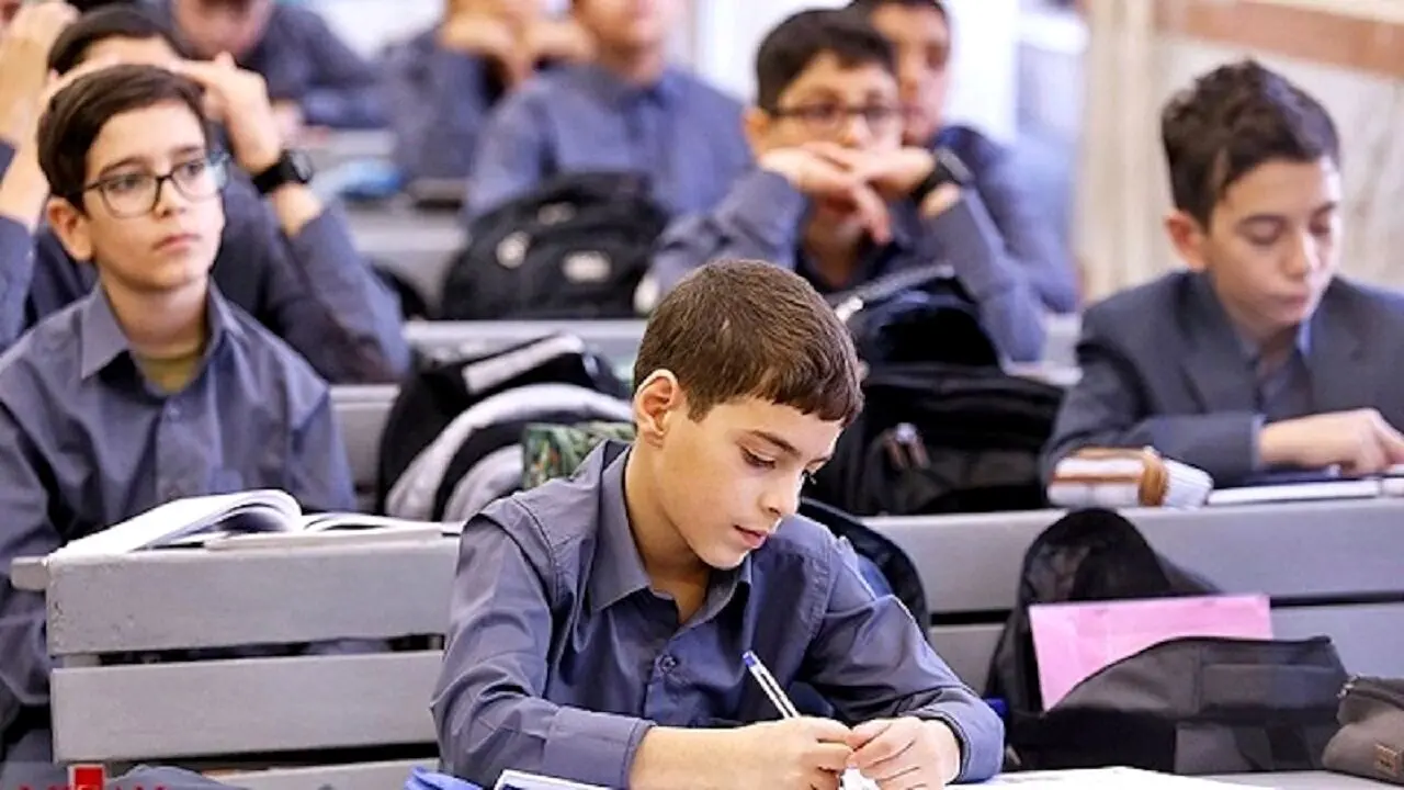زمان بازگشایی و تعطیلی مدارس تغییر می‌کند
