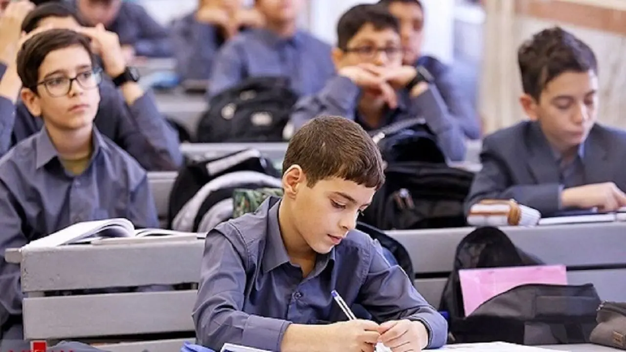 زمان بازگشایی و تعطیلی مدارس تغییر می‌کند