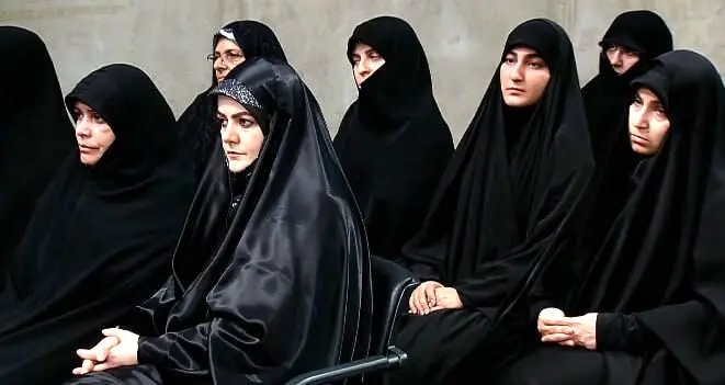 تصویری از دختر پزشکیان و دختران سردار سلیمانی در مراسم تنفیذ 