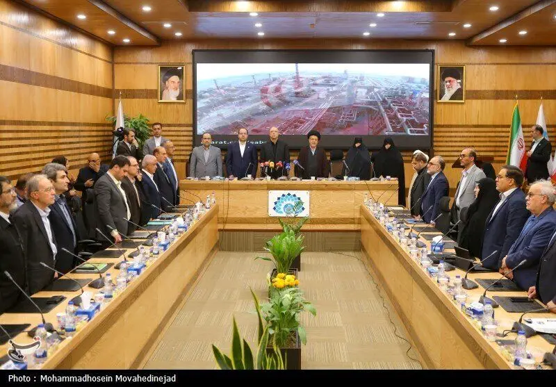 عکس جدید از دختران ابراهیم رئیسی در یک نشست بین‌المللی
