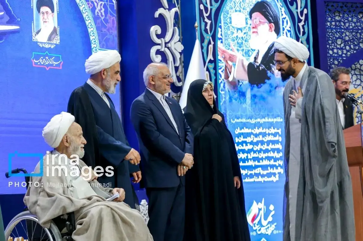 محسن قرائتی روی ویلچر نشست +عکس