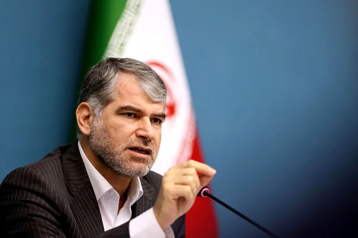 عکسی جنجالی از حضور ساداتی‌نژاد متهم پرونده چای دبش در جلسه با سعید جلیلی
