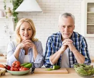 پنج خوراکی ممنوعه برای مردان بالای ۴۰ سال
