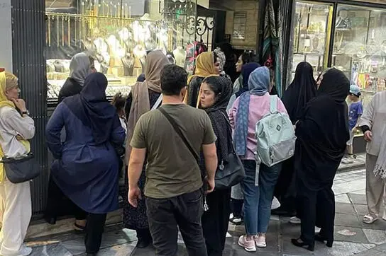 هجوم مردم به طلا فروشی ها، صف خرید طلا در 13 صفر