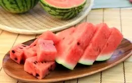 چه افرادی نباید شب یلدا هندوانه بخورند؟