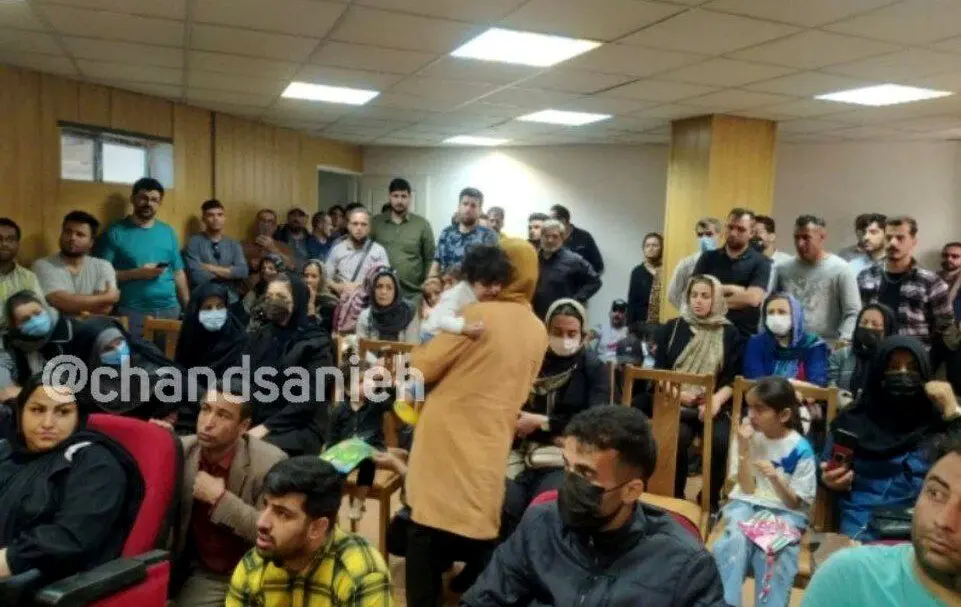 گریه های عجیب حواله داران پژو پارس در پی گرانی آن  در تجمع اعتراضی + فیلم 