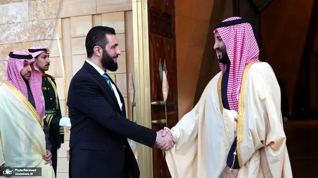 استقبال سنگین و دیدنی محمد بن سلمان از جولانی در عربستان + فیلم