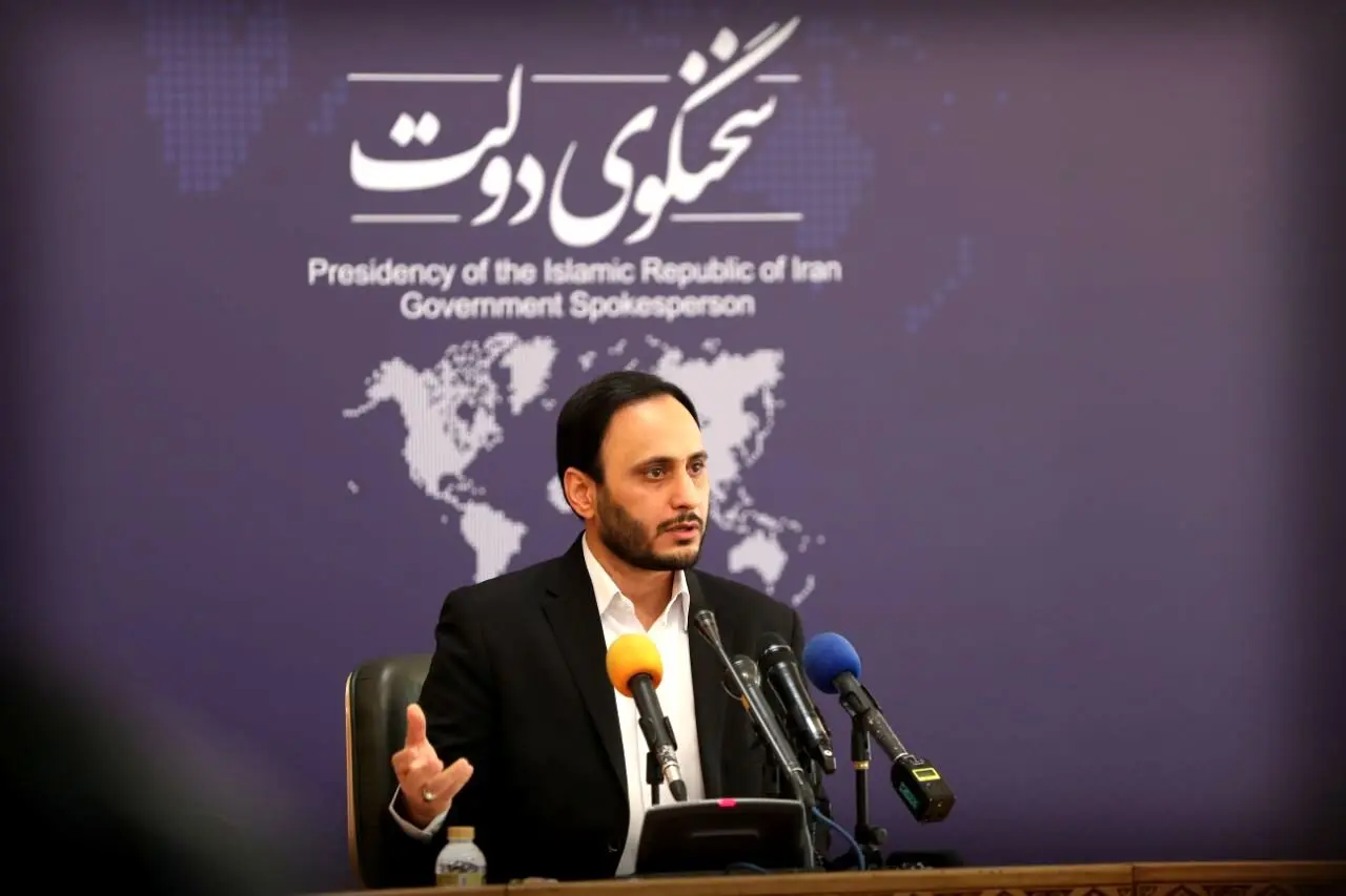 واکنش سخنگوی دولت به تقاضای بخشش ماکرون چه بود؟
