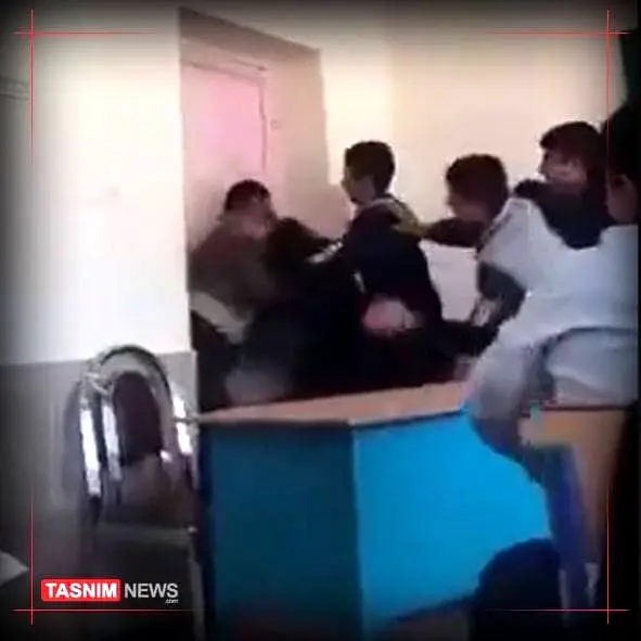 گلایه  معلم کلیپ جنجالی به انتشار ویدیوی خشونت دانش‌آموزان علیه او