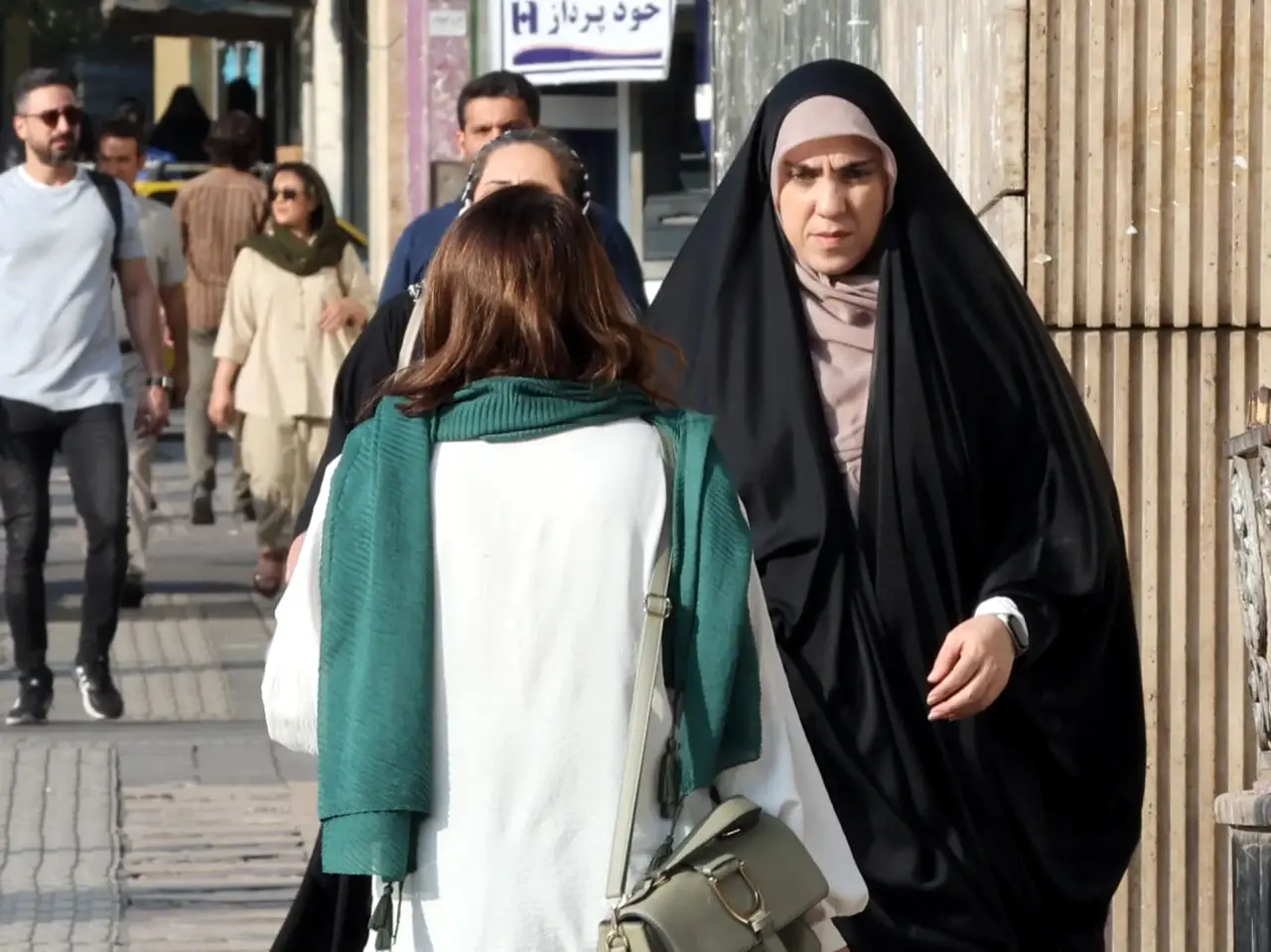 پزشکیان: موضوع حجاب با زور حل و فصل نمی‌شود + فیلم