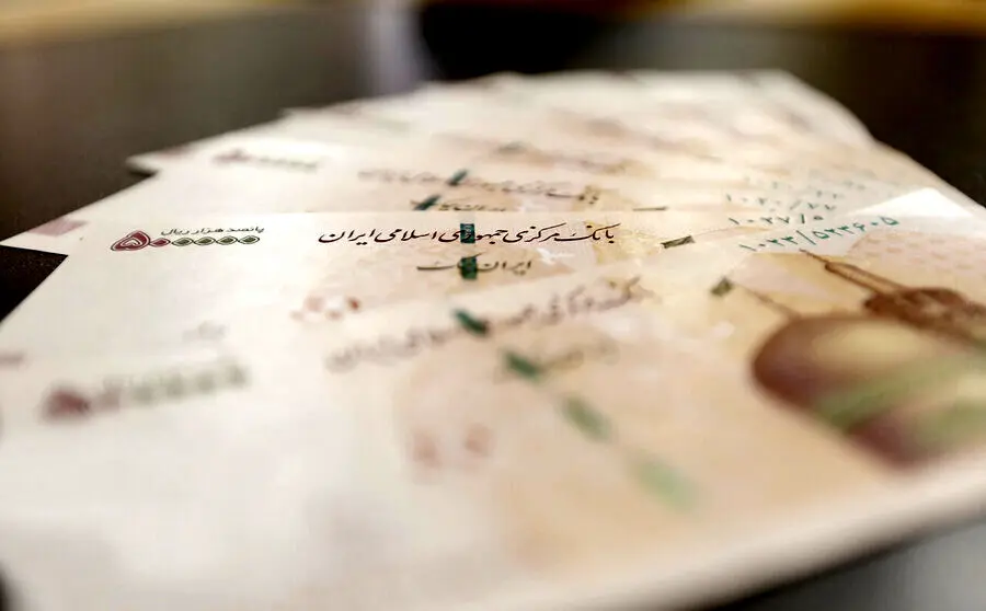 اختلاف حقوق بازنشستگان و کارکنان دولت چقدر است؟
