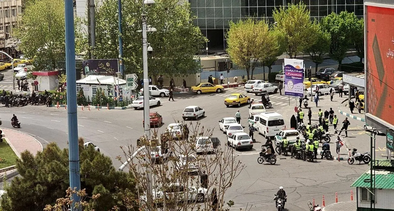 تصاویری خبرساز از فعال شدن گشت ارشاد

