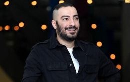 جشن تولد نوید محمدزاده روی صحنه تئاتر آمریکا