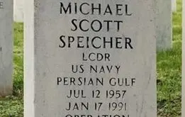 تصویر سنگ قبر سرباز آمریکا با عبارت «خلیج فارس»