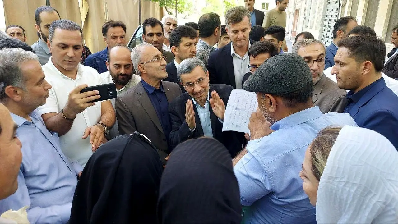احمدی‌نژاد رسما وارد میدان انتخابات شد
