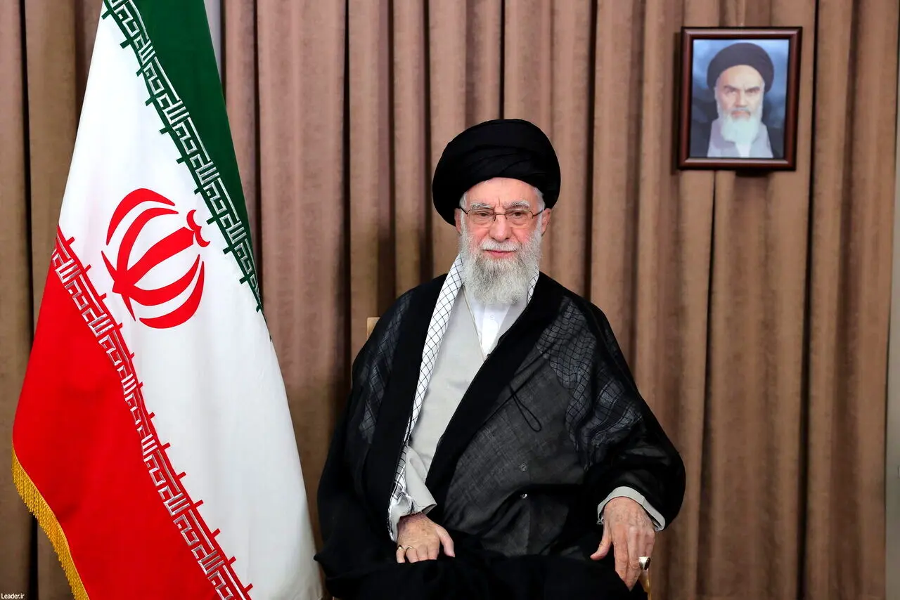 رهبر انقلاب: پایه‌های جمهوری اسلامی استوارتر از همیشه است