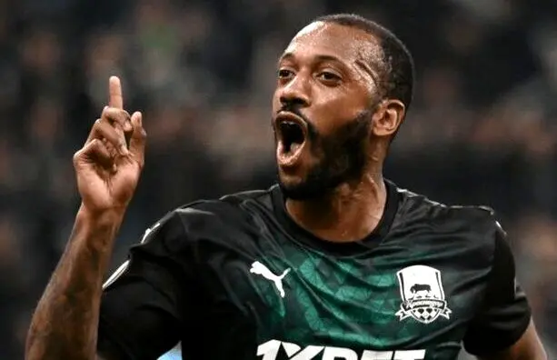 بمب  پرتغالی نقل‌ و انتقالات منفجر شد