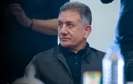 تذکر مجری صداوسیما به پیشکسوت کُشتی بخاطر پوشیدن تی‌شرت + فیلم