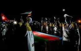 بی‌احترامی به دژبان ارتش زیر تابوت کارمند سفارت آذربایجان +فیلم