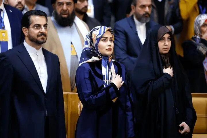 تصاویر جدید از آرزو احمدوند همسر سیدعباس عراقچی با حجابی متفاوت 