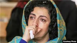 جلوگیری از اعزام نرگس محمدی به بیمارستان به دلیل عدم رعایت حجاب