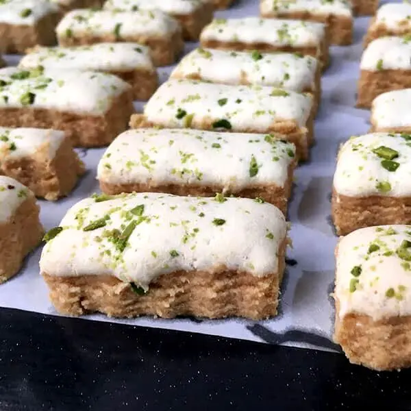 فوت و فن‌های طرز تهیه شیرینی نخودچی لاته

