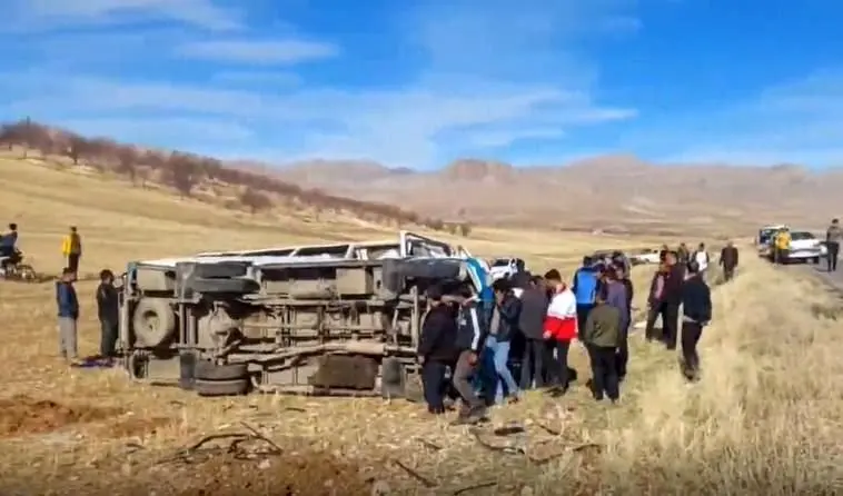 مینی‌بوس دختران لرستانی واژگون شد +جزئیات حادثه