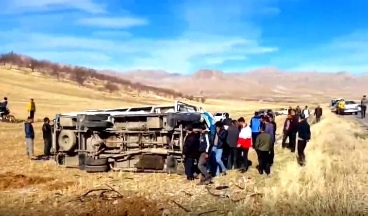 مینی‌بوس دختران لرستانی واژگون شد +جزئیات حادثه