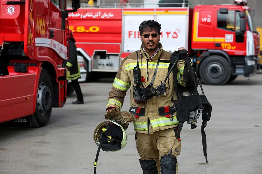 آتش‌سوزی گسترده در انبار چسب بازار تهران + جزئیات