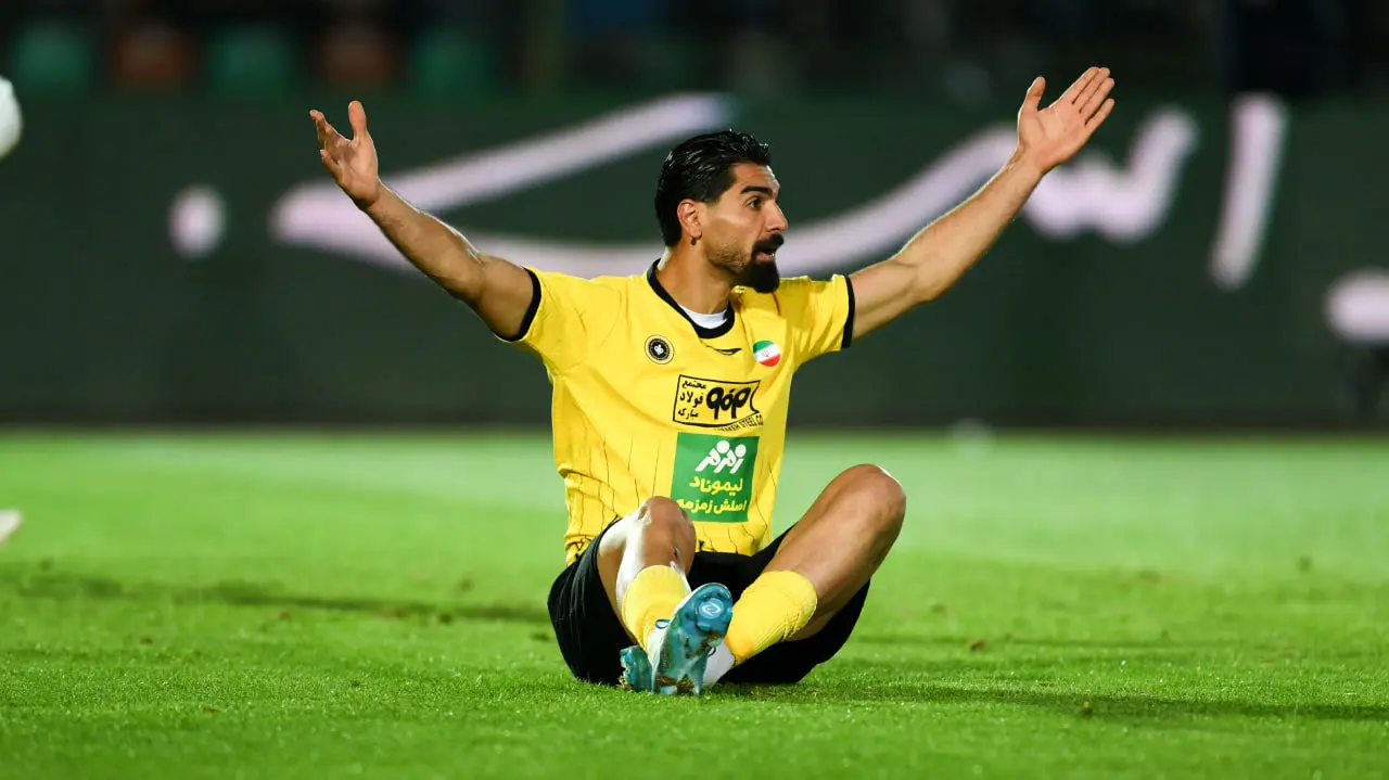 پرسپولیس یا قره‌باغ؟ / سرنوشت مبهم رضا اسدی داغ شد